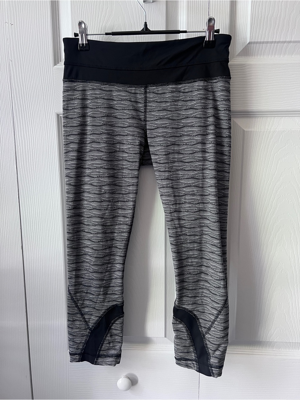 Lululemon Black & Gray Patterned Active Capri Leggings